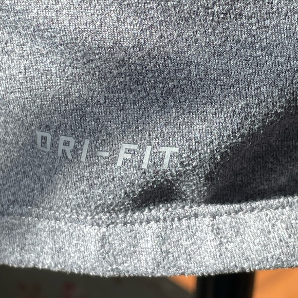 Women’s Nike Dri fit 1/4 length gray zip pullover long sleeve small - Picture 4 of 8